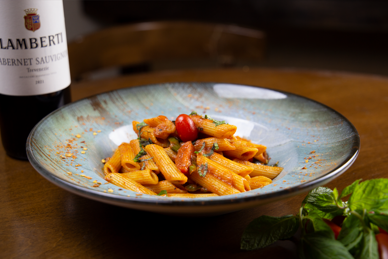 Pikante Penne Arrabiata mit Knoblauch und Chili